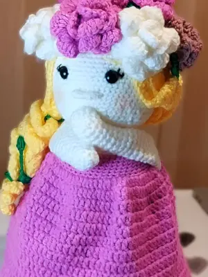 Muñeca de crochet hecha a mano por Ana.